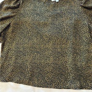 BB Dakota Steve Madden puff sleeve Rayon like blouse, cropped design, size Large